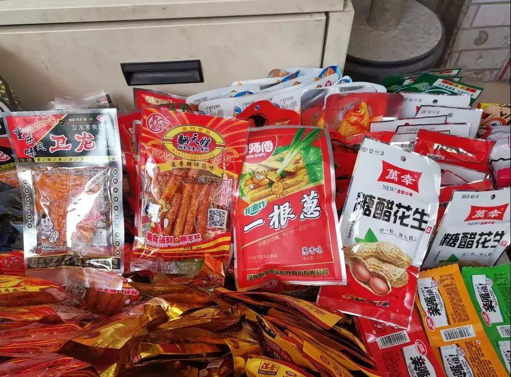 石岐區(qū)突擊檢查學(xué)校周邊小賣(mài)部 經(jīng)營(yíng)亂象曝光，建材隱患引關(guān)注